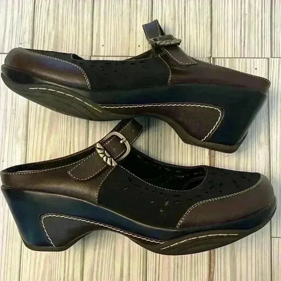 *NWOT* Rialto Mary Jane Clogs - Picture 3 of 3